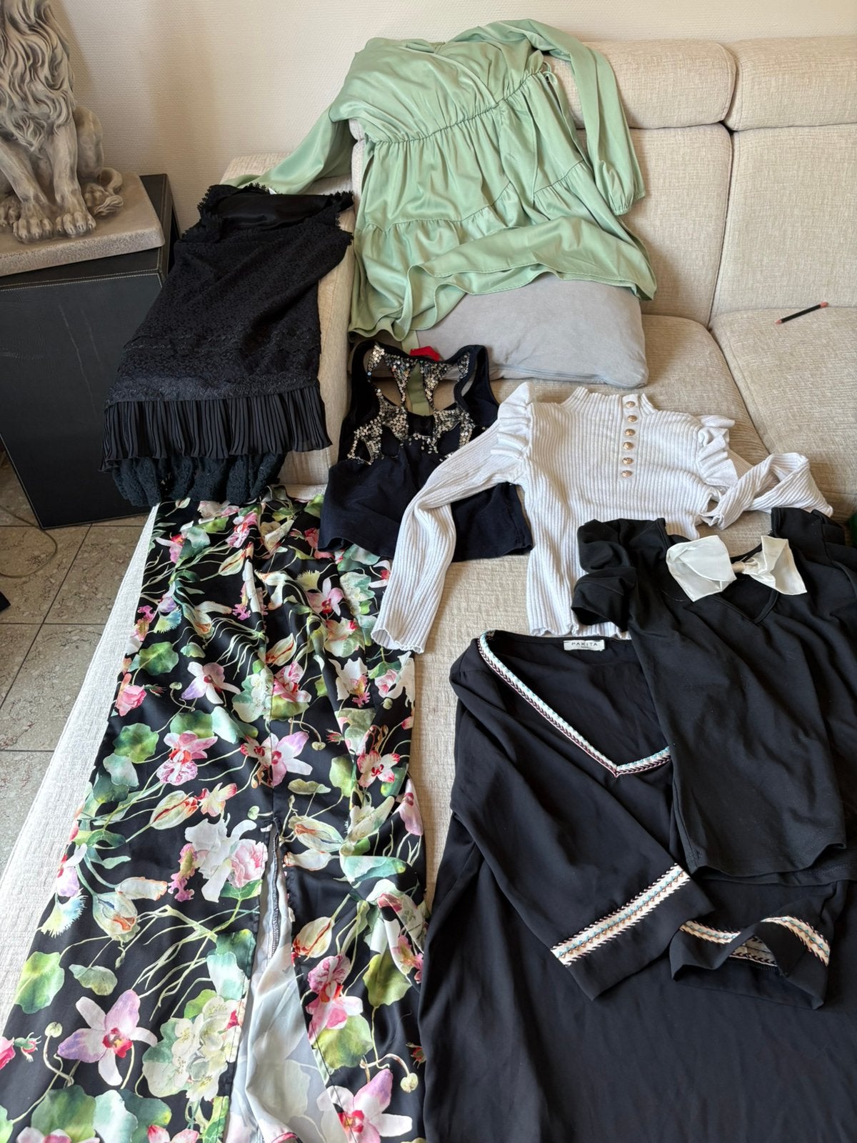 Lot de 36 vetements, Enlèvement, Comme neuf