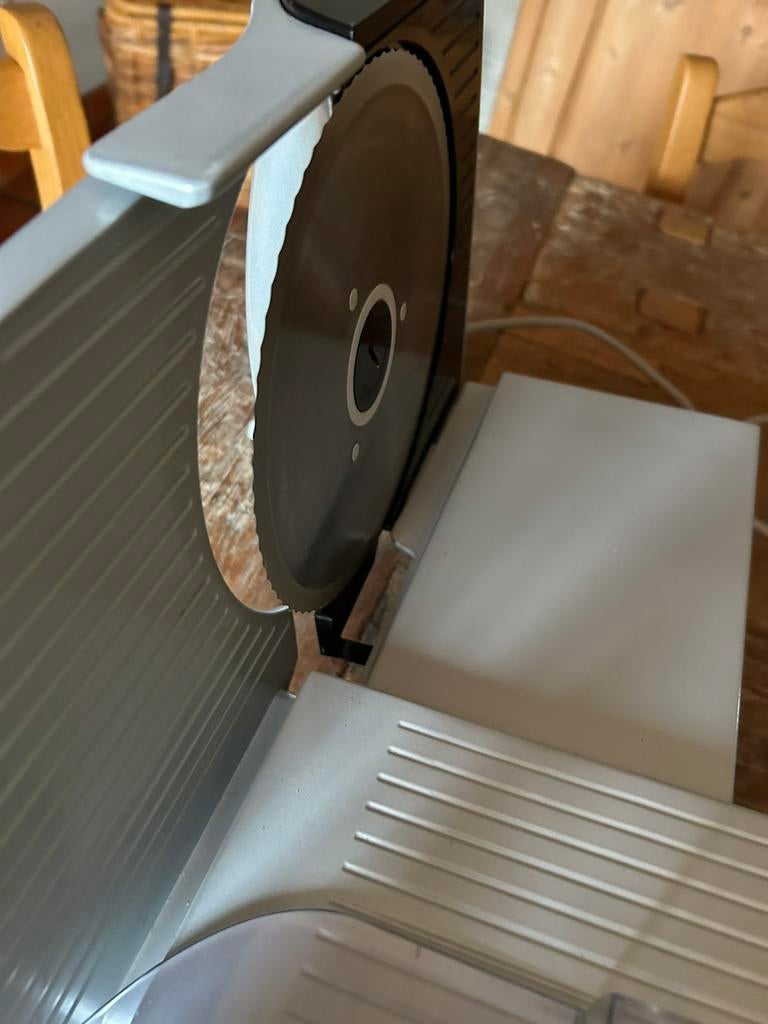 Vleesmachine, Ophalen, Zo goed als nieuw