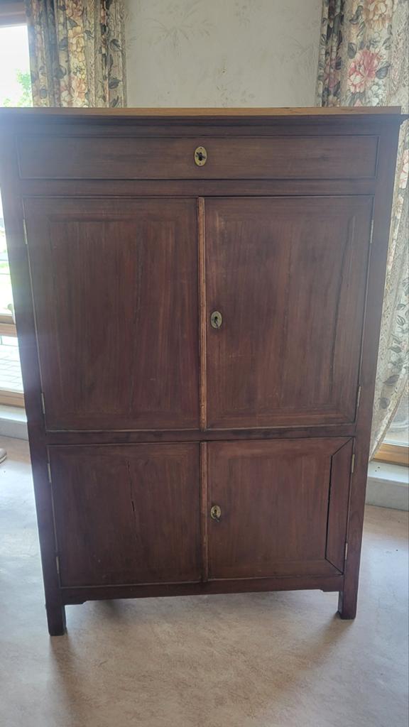 Armoire ancienne en bois avec 6 tiroirs intérieurs (Restorat, Enlèvement