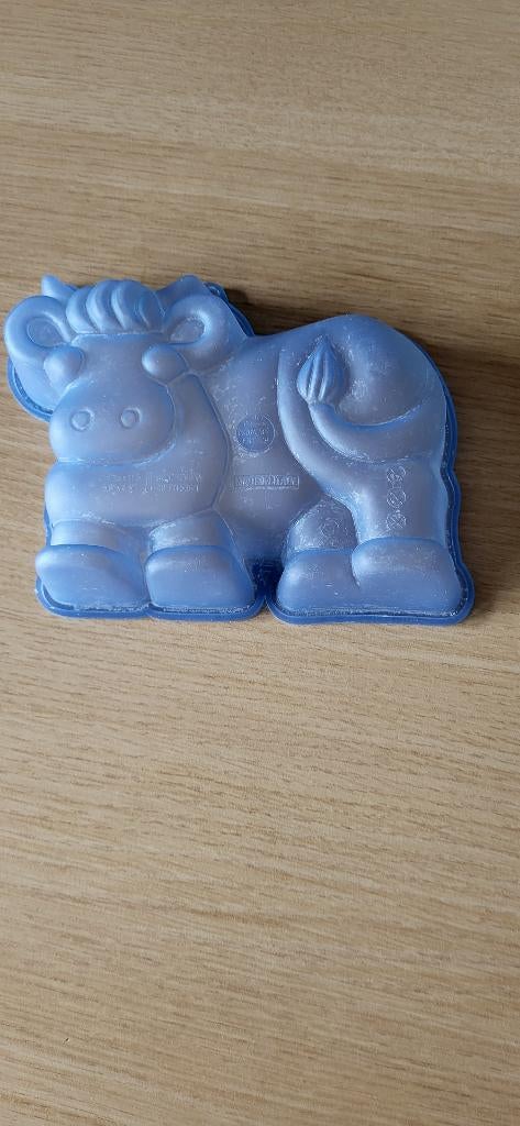 moule en silicone forme vache, Enlèvement ou Envoi, Comme neuf, Gâteaux, Tartes ou cupcakes, Moule