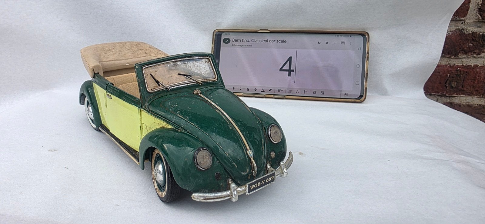 N° 4 — Volkswagen Beetle Cabriolet 1951 — Maisto 1:18, Enlèvement ou Envoi, Utilisé, Voiture, Maisto