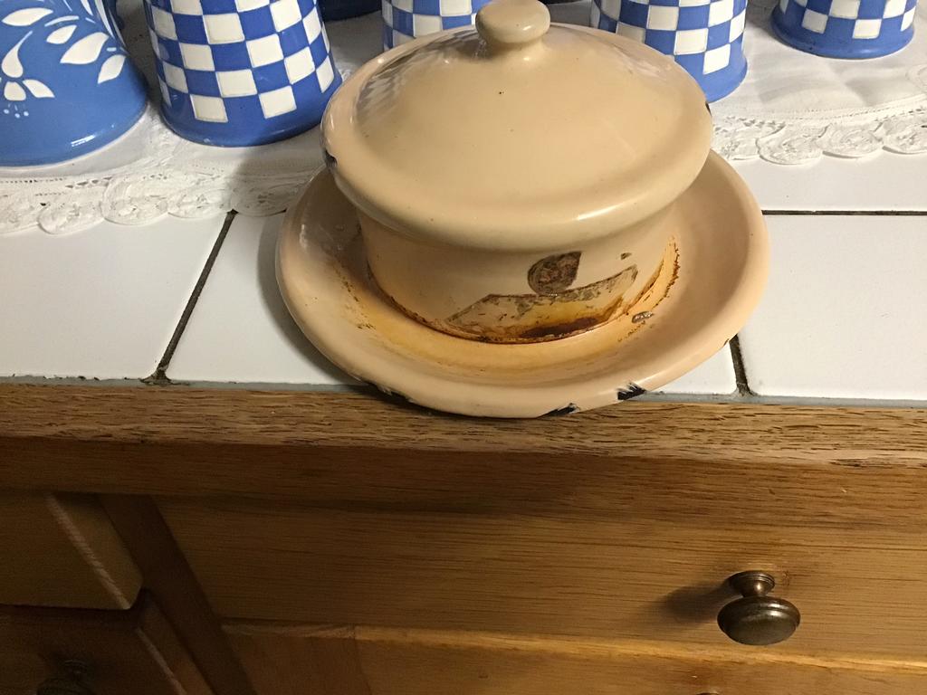 Beurrier ancien, beurrier en émail, Enlèvement ou Envoi