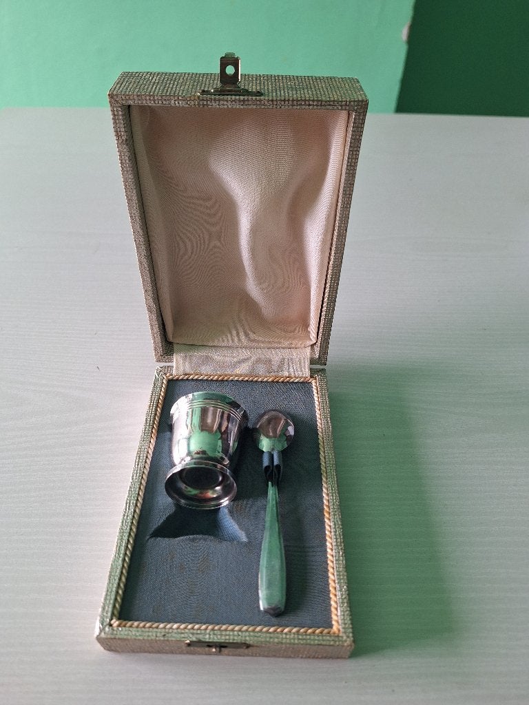 Coquetier argenté avec cuillère dans une boîte vintage, Enlèvement, Maison et Meubles