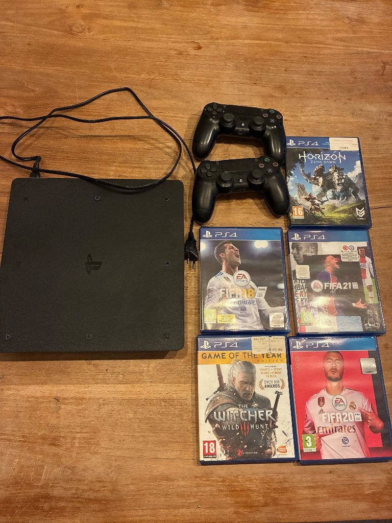 Ps4 + 2 controllers +5 games, Consoles de jeu & Jeux vidéo, Enlèvement, Utilisé, Avec jeux, Avec 2 manettes