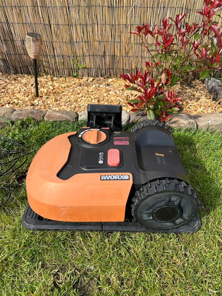 WORX | Robot tondeuse Landroid M500 (Pour pièces) + Station, Enlèvement