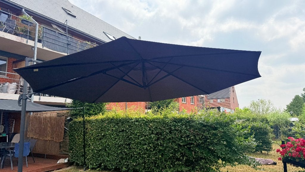 Gedeporteerde parasol met zijn voet, Ophalen, Zo goed als nieuw