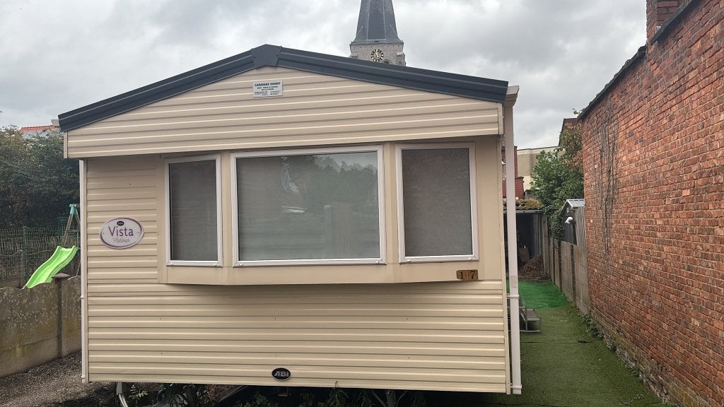 ABI Vista Platinum 2011 – 2 slaapkamers – ideaal verbouwing, Caravans en Kamperen, Overige merken, Standaardzit, 2 aparte bedden