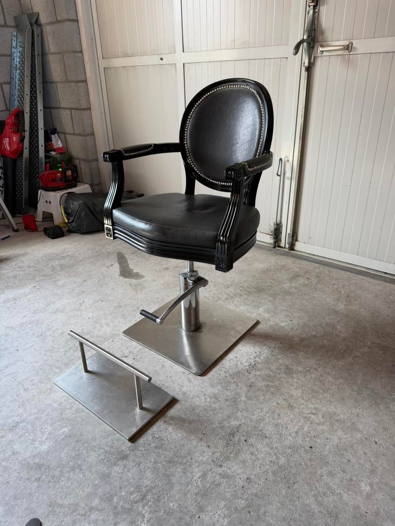 2x kapperstoel met voersteun, Huis en Inrichting, Ophalen, Gebruikt, Twee, Zwart