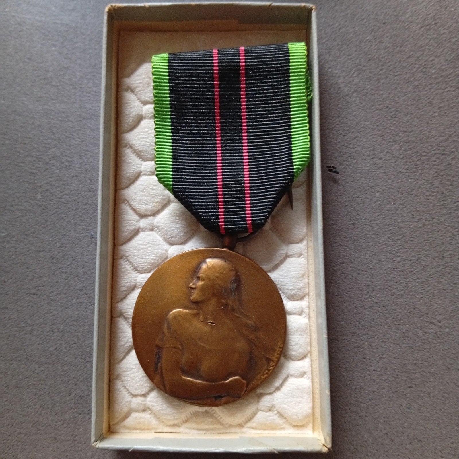Médailles militaire, Enlèvement