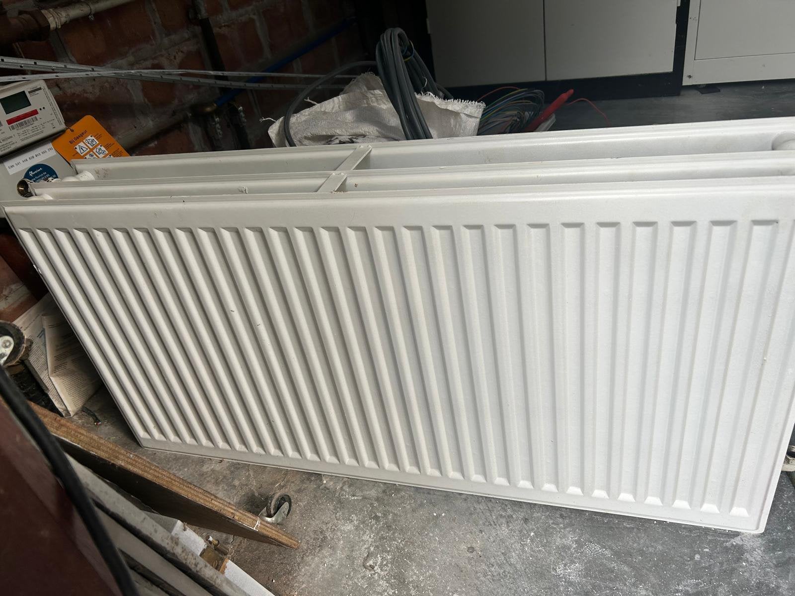 Praktische radiator om aan te sluiten.Geen beschadigingen.., Doe-het-zelf en Bouw, Ophalen, Zo goed als nieuw, Radiator