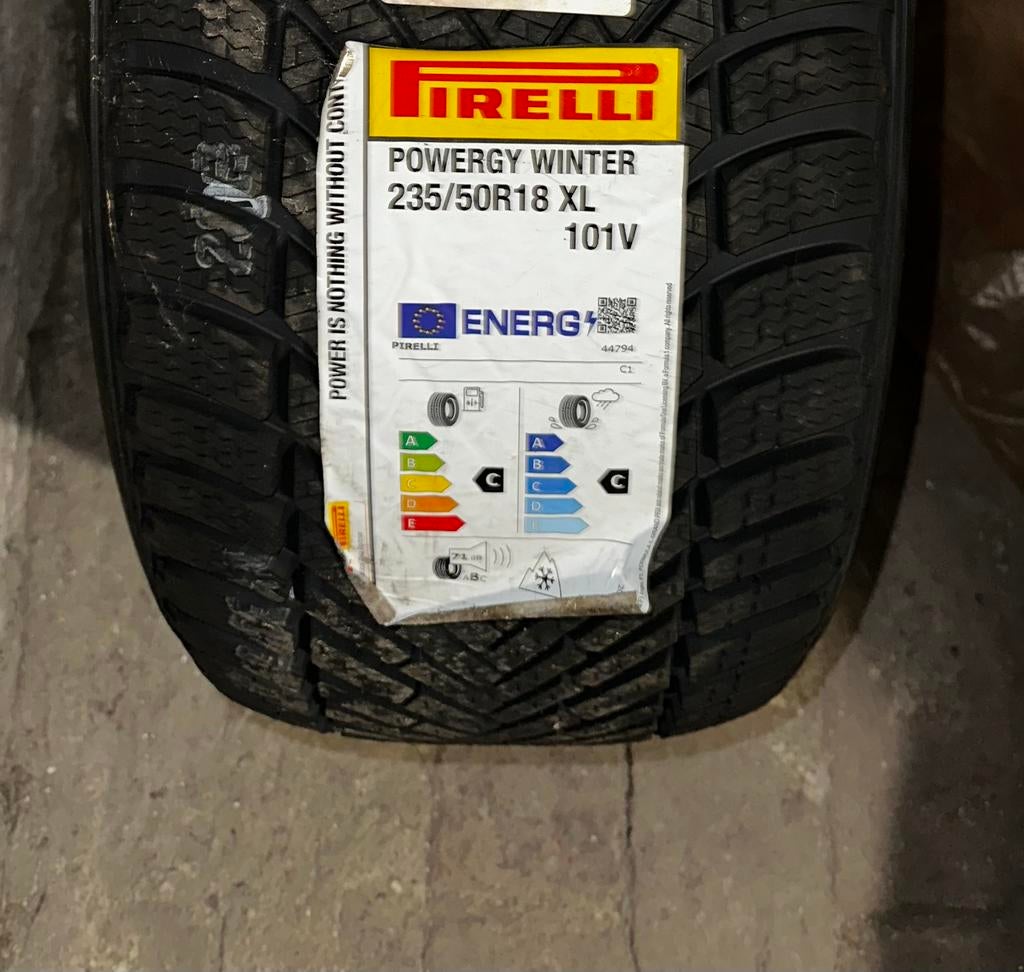 Pneu Pirelli hiver 235/50R18 XL, Enlèvement, Neuf