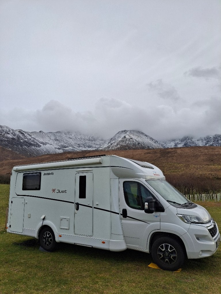 Dethleffs Just 90 T6812 EB - slechts 27.500km, Caravans en Kamperen, Mobilhomes, Luifel, 6 tot 7 meter, Particulier, Koelkast
