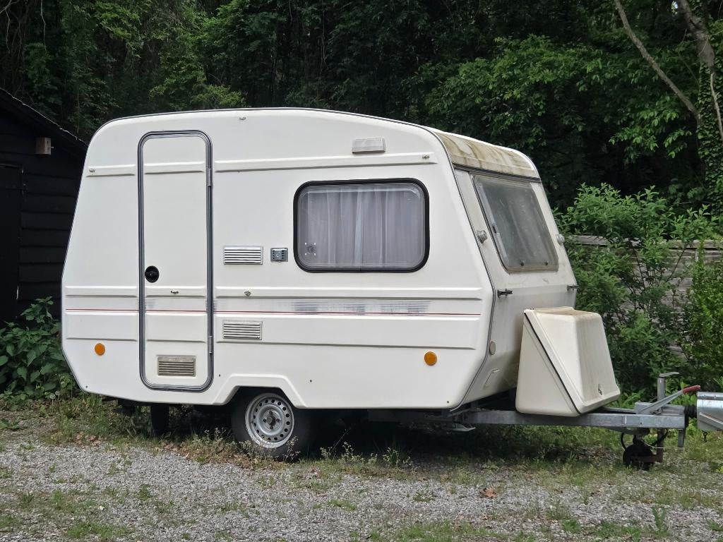 caravan predom ND126, Caravans en Kamperen, Caravans, Particulier, tot en met 2, 750 - 1000 kg, Predom, Koelkast, Ophalen