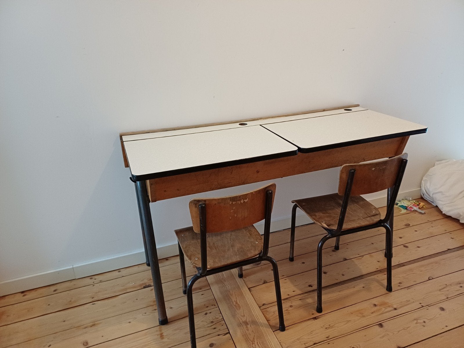 Vintage Schoolbank met Twee Stoelen, Huis en Inrichting, Vintage, Ophalen, Kinderbureau
