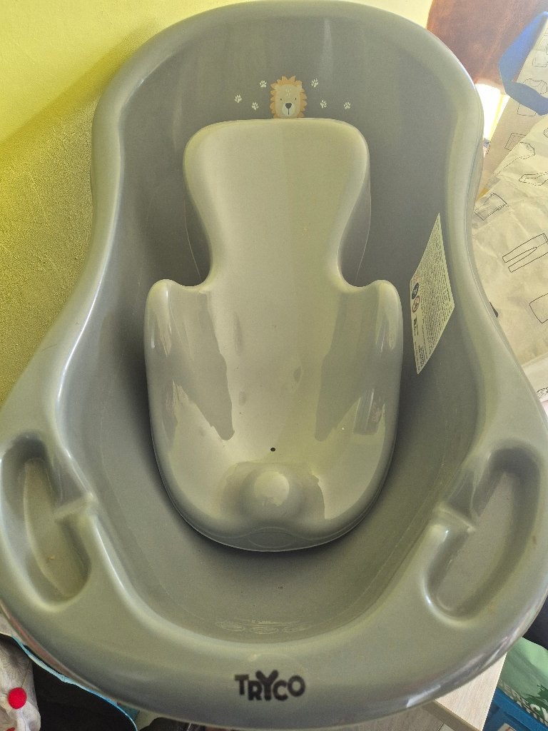 Baignoire antidérapante pour bébé avec bain de soleil, Enfants & Bébés, Enlèvement, Comme neuf