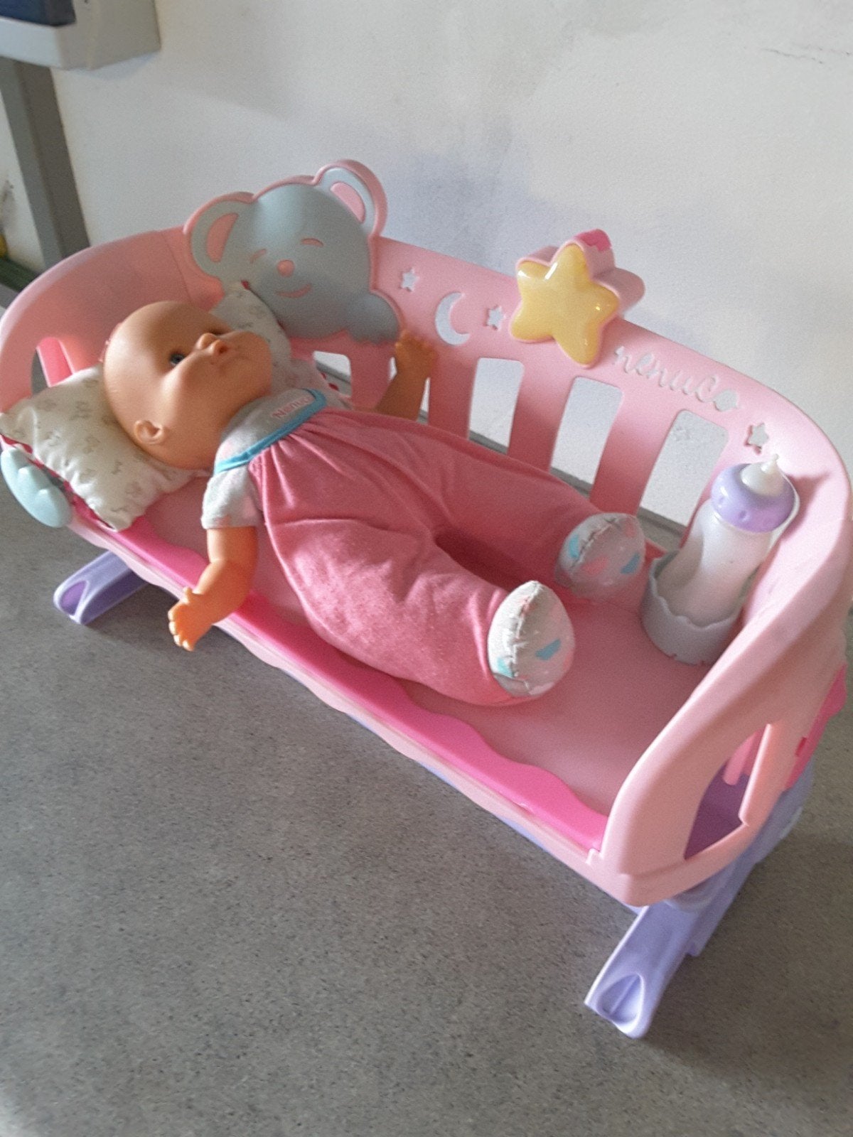 Popje in zeteltje/bedje met toebehoorten, Enfants & Bébés, Enlèvement, Comme neuf