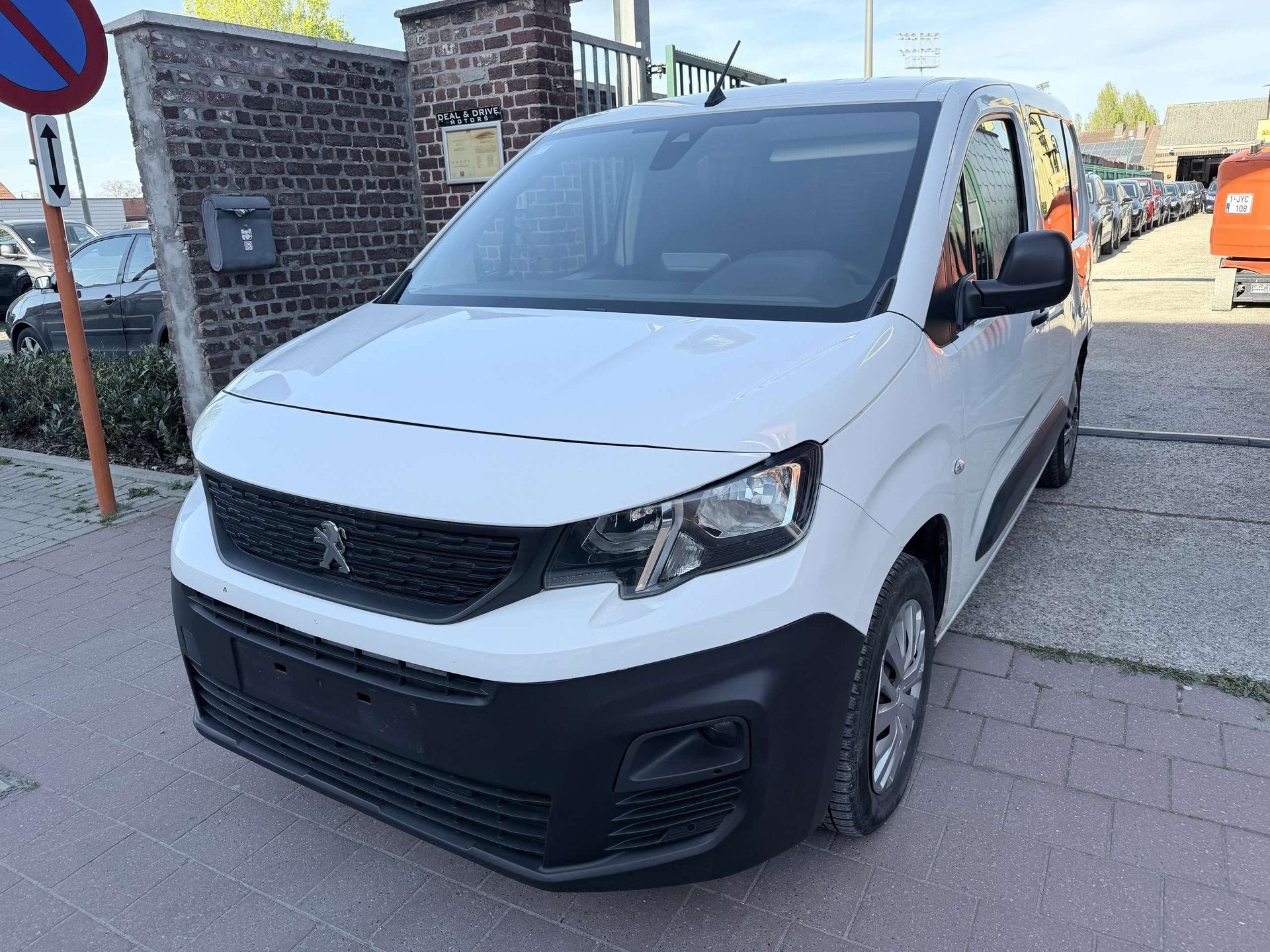 Peugeot Partner 1.5 BlueHDi Edition Asphalt | Navigatie | Ai, Auto's, Stof, Gebruikt, 4 cilinders, Multifunctioneel stuurwiel