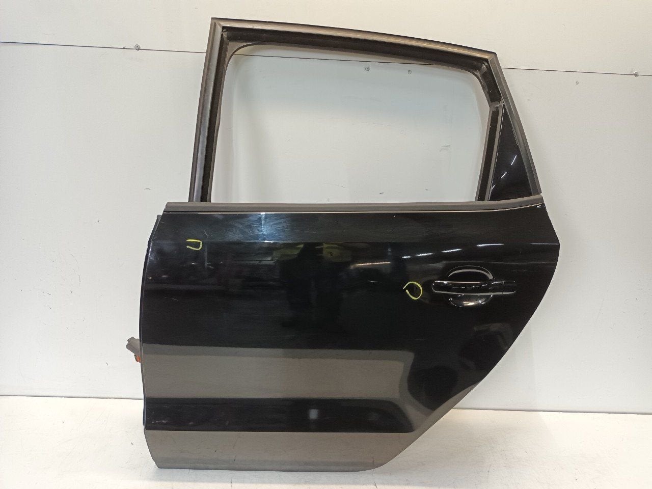 Portier links achter Volkswagen Polo, Onderdelen@venauto.nl, Van der Ven Autorecycling B.V., Ettenseweg 76, 4706 PB Roosendaal, The Netherlands