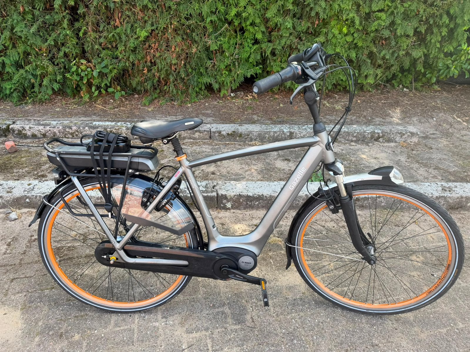Electrische gazelle bosch middenmotor herenfiets, Ophalen, Zo goed als nieuw, 51 tot 55 cm, 50 km per accu of meer