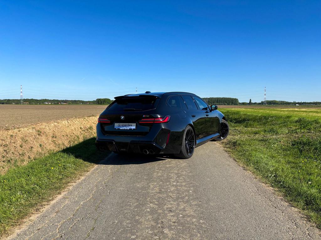 BMW M5 Touring | Leasing (bj 2025, automaat), Auto's, Automaat, Euro 6, Zwart, Leder