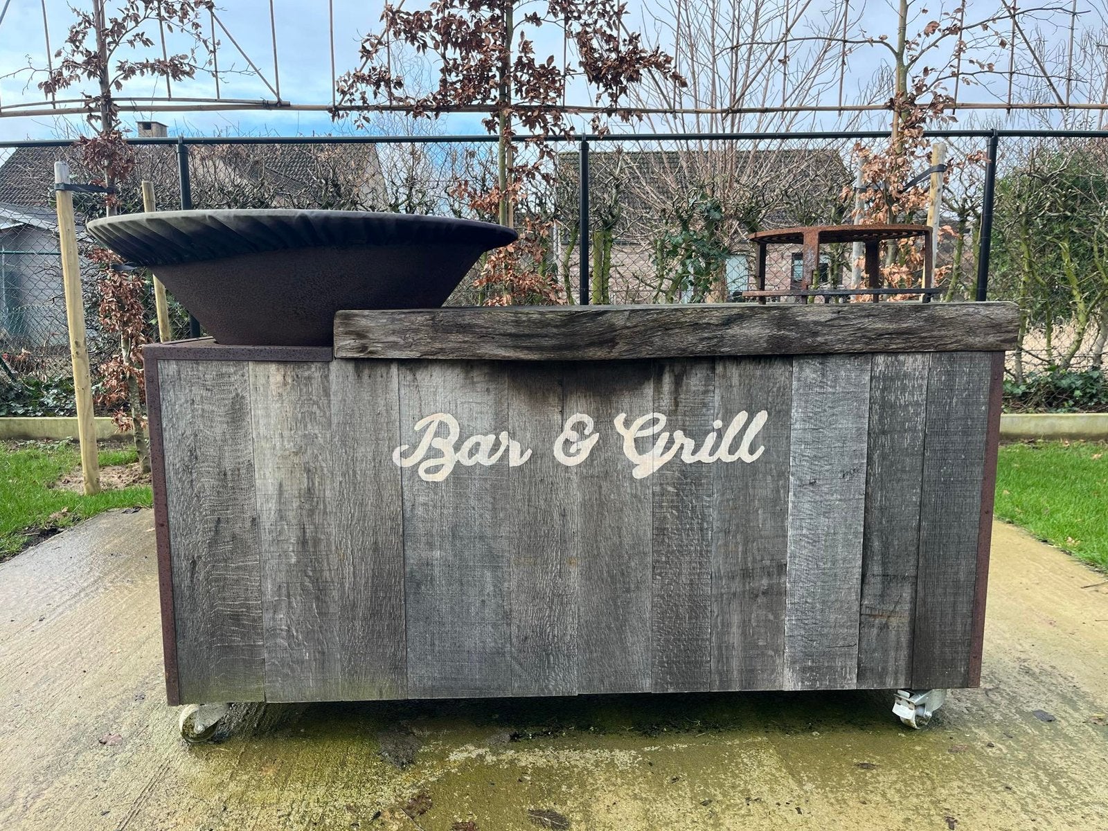 industriële buitenbar / BBQ-meubel op wielen, Ophalen