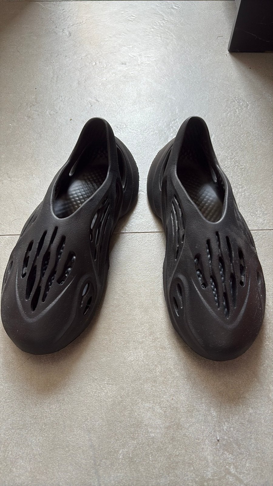 Yeezy foam runners, Vêtements | Hommes, Chaussures, Enlèvement ou Envoi, Porté, Baskets, Noir