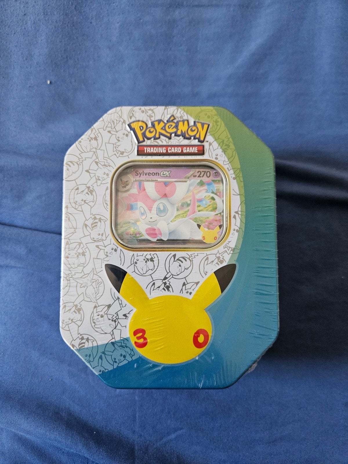 Pokémon 30th celebration tin box sylveon, Ophalen of Verzenden, Nieuw, Boosterbox, Foil