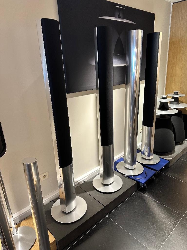 2 paar Bang & Olufsen Beolab 1 met nieuwe zwarte doeken B&O, Info@bang-olufsen.dk, Zo goed als nieuw, 120 watt of meer, Bang & Olufsen Alle 1 / DK-7600 Struer / Denmark
