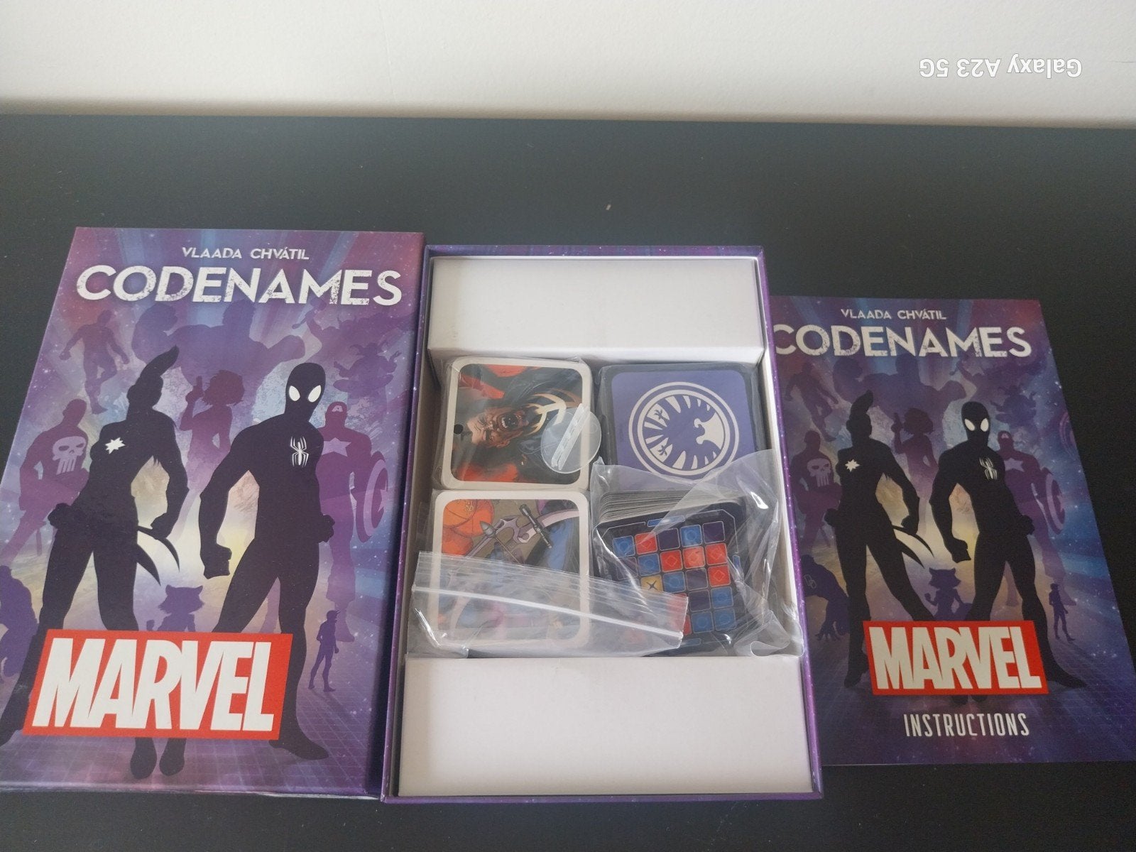 Codenames Marvel, Cinq joueurs ou plus, Enlèvement ou Envoi, Comme neuf, Usaopoly
