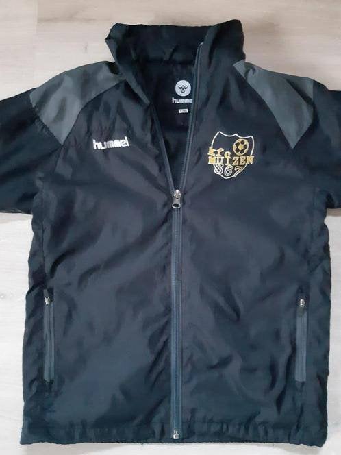 Regenjas of voetbaltrui club KFC Muizen maat 128 of 140, Enlèvement ou Envoi, Comme neuf, Garçon ou Fille
