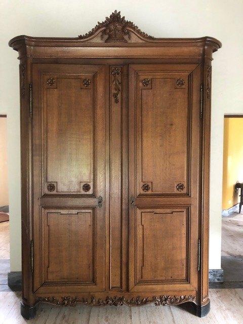 Oude massieve hoge eiken legkast met schuifladen, Avec tablette(s), 150 à 200 cm, Enlèvement, Utilisé
