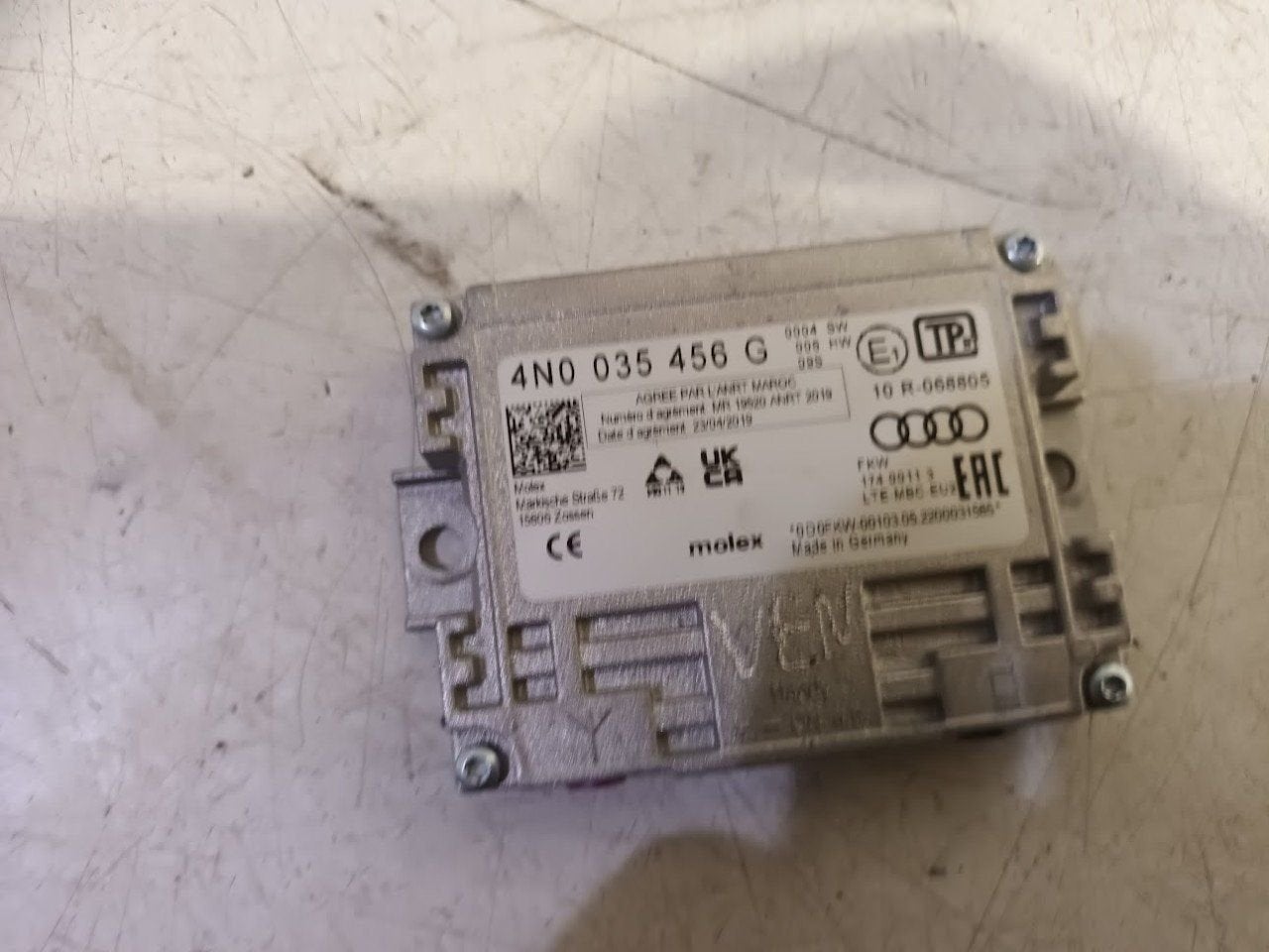 Antenne versterker Skoda Superb, Enlèvement ou Envoi, Van der Ven Autorecycling B.V., Onderdelen@venauto.nl, Ettenseweg 76, 4706 PB Roosendaal, The Netherlands