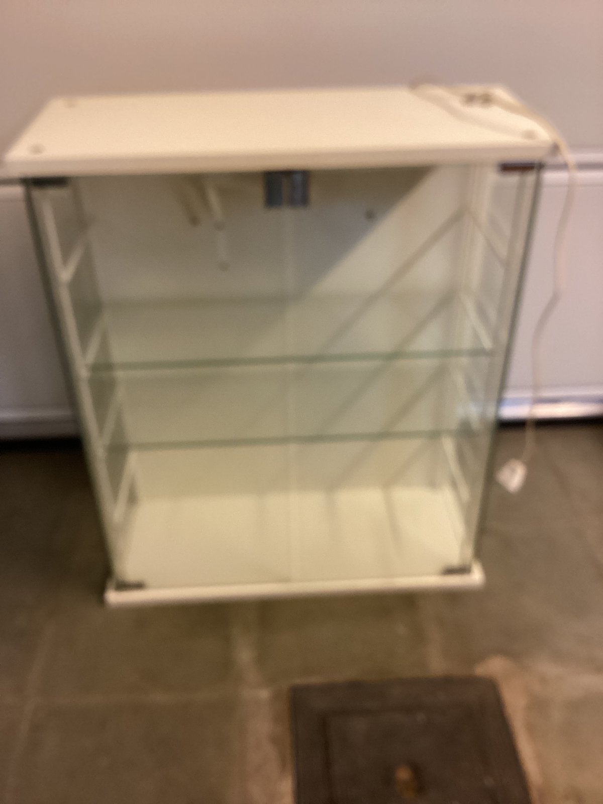 Vitrine 2 tablettes , portes, Enlèvement, Comme neuf