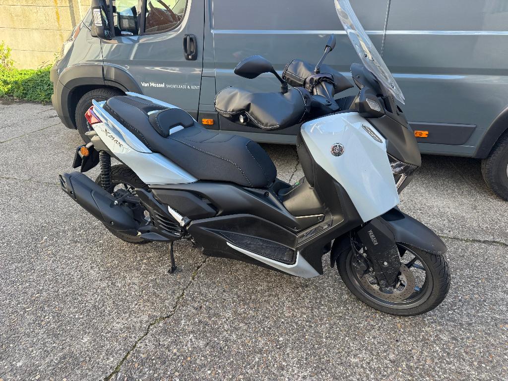 Yamaha X-Max Tech Max Plus 125 cc, Motos, Motos | Yamaha, Scooter, Poignées chauffantes, Automatique, 125 cm³