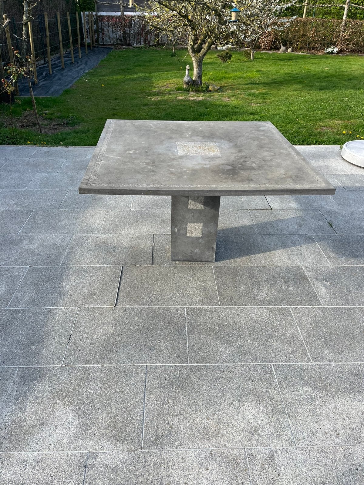 Table de jardin en pierre bleue, Enlèvement, Comme neuf