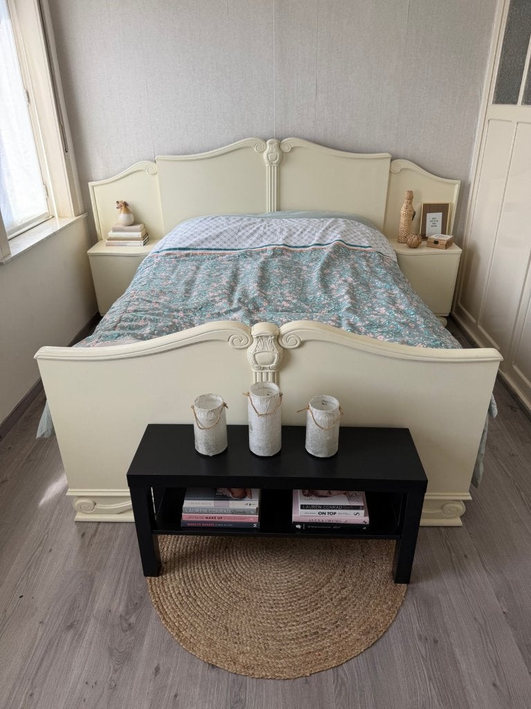 Crèmewit bed met 2 nachtkastjes en matras – romantisch, Ophalen, Gebruikt, Tweepersoons, 140 cm