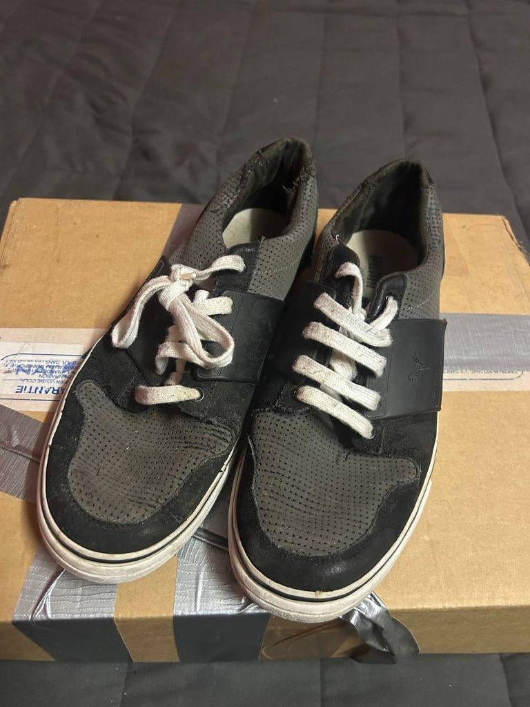 Baskets basses Puma noires et grises perforées, Vêtements | Hommes, Chaussures, Enlèvement ou Envoi, PUMA, Porté, Baskets