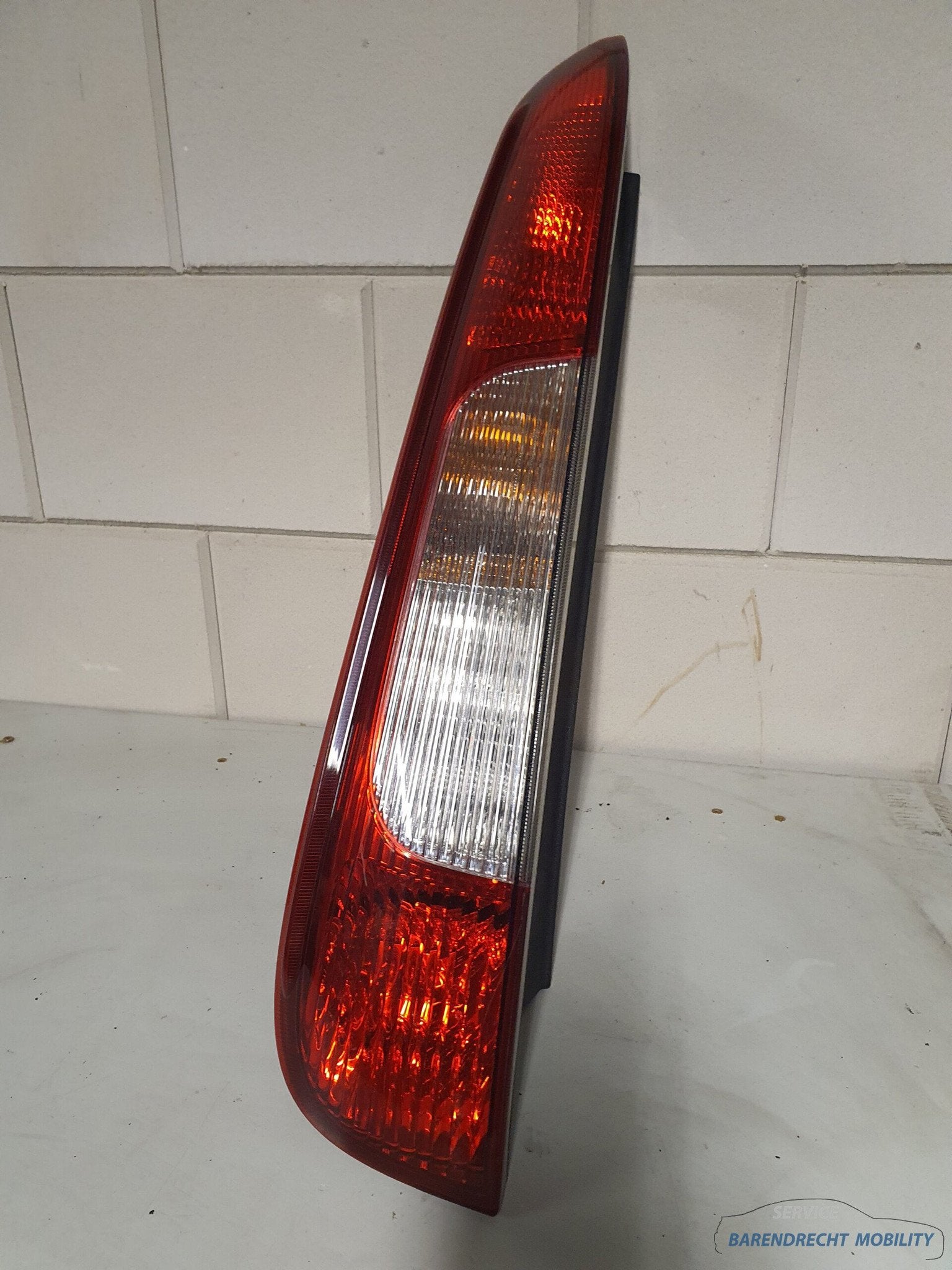 Feu arri re Ford C-Max pre facelift gauche tat original soig, Info@ford.com, Ford Motor Company, American Road 1
48126  Dearborn