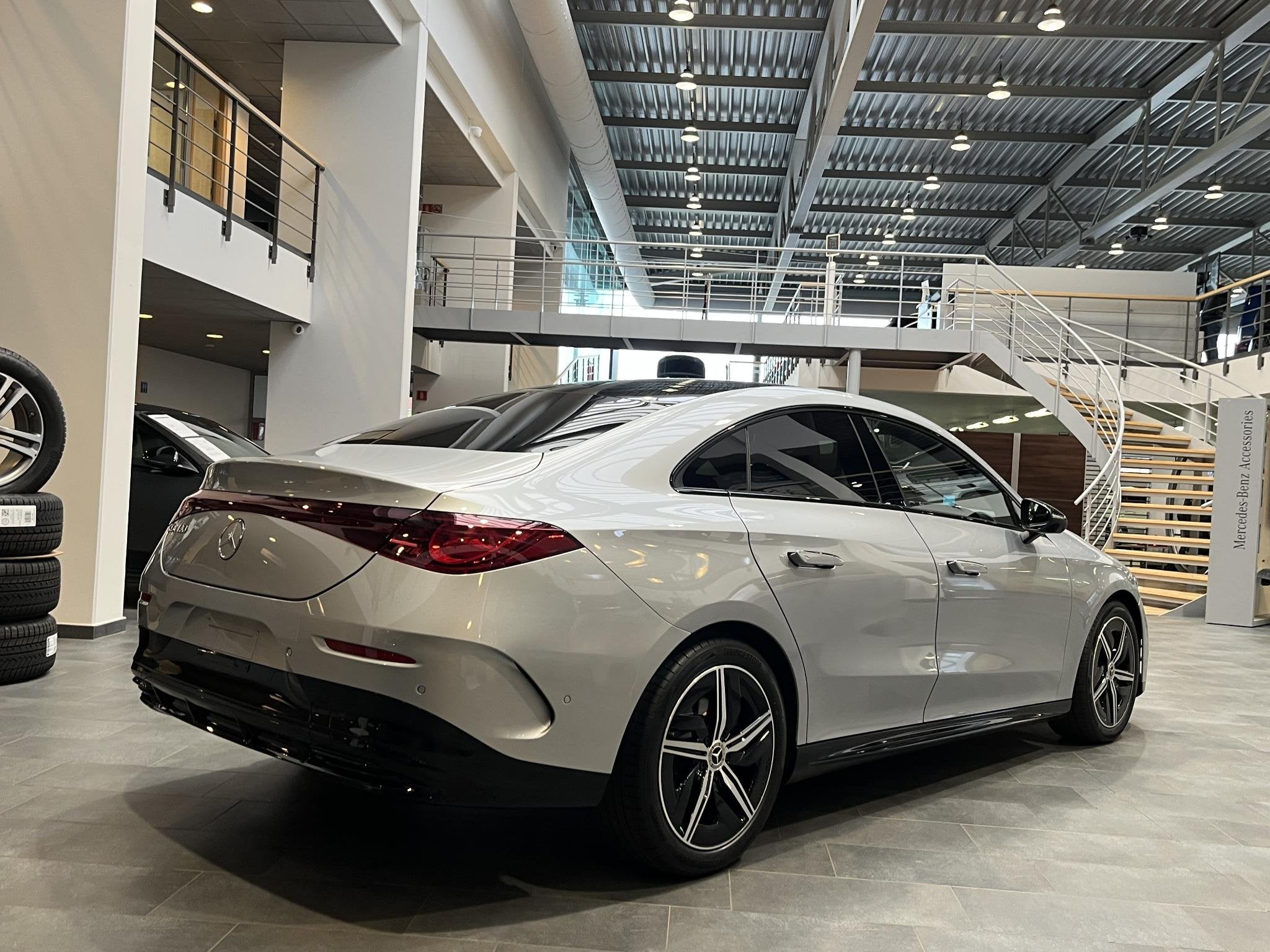 Mercedes-Benz CLA-klasse CLA 180 AMG Line Nieuwe wagen Dos 8, Auto's, Stof, Zwart, 4 cilinders, 136 pk