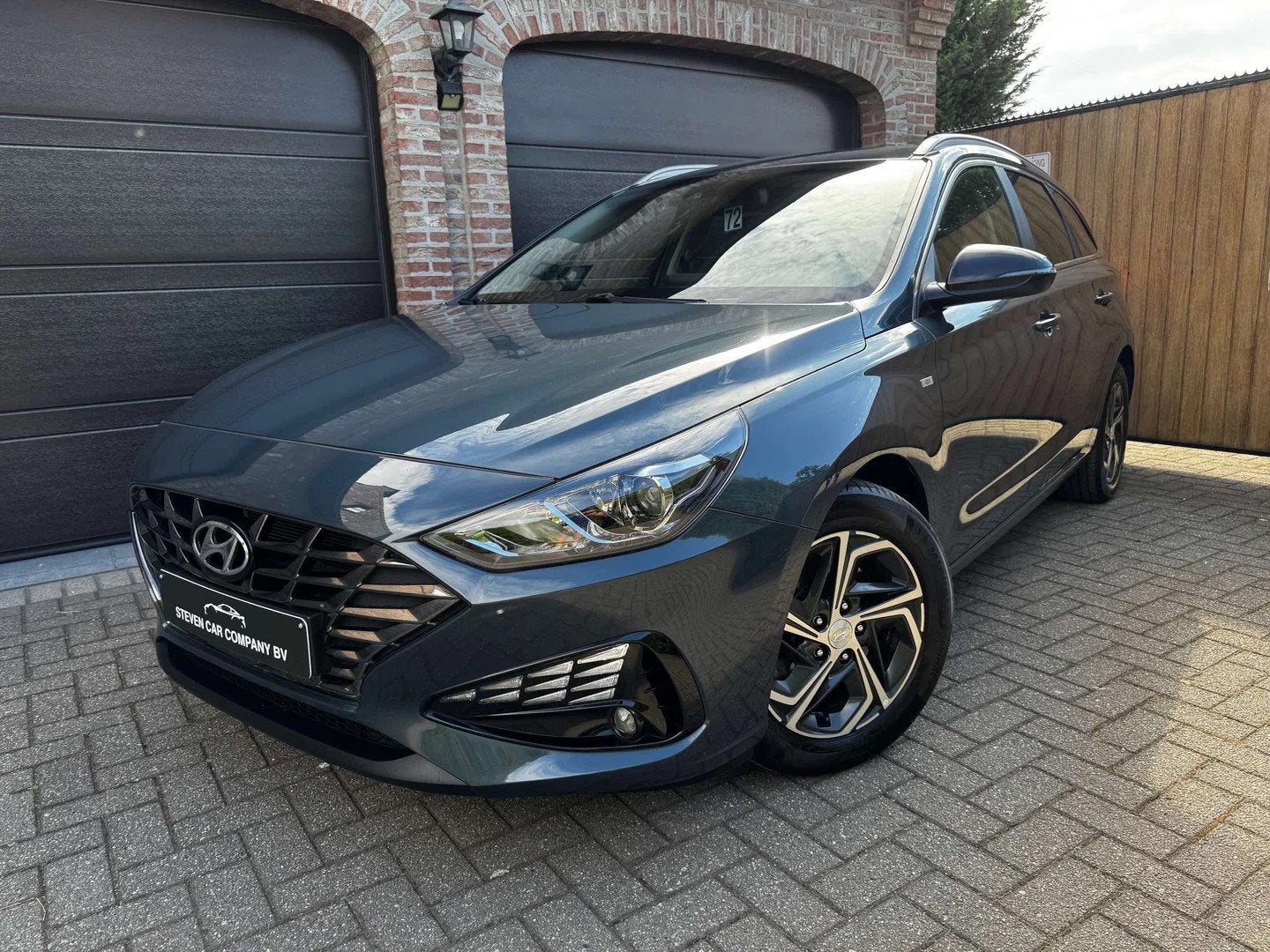 Hyundai i30 | WAGON | NAVI | CAMERA | CARPLAY | LANE ASSIST, Auto's, Automaat, Stof, Gebruikt, 4 cilinders