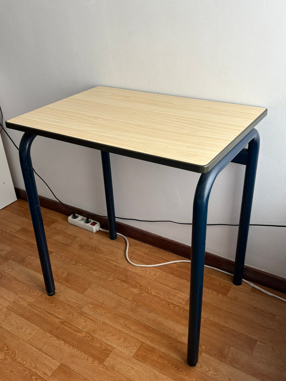 kleine bureau, Huis en Inrichting, Bureaus, Ophalen, Zo goed als nieuw
