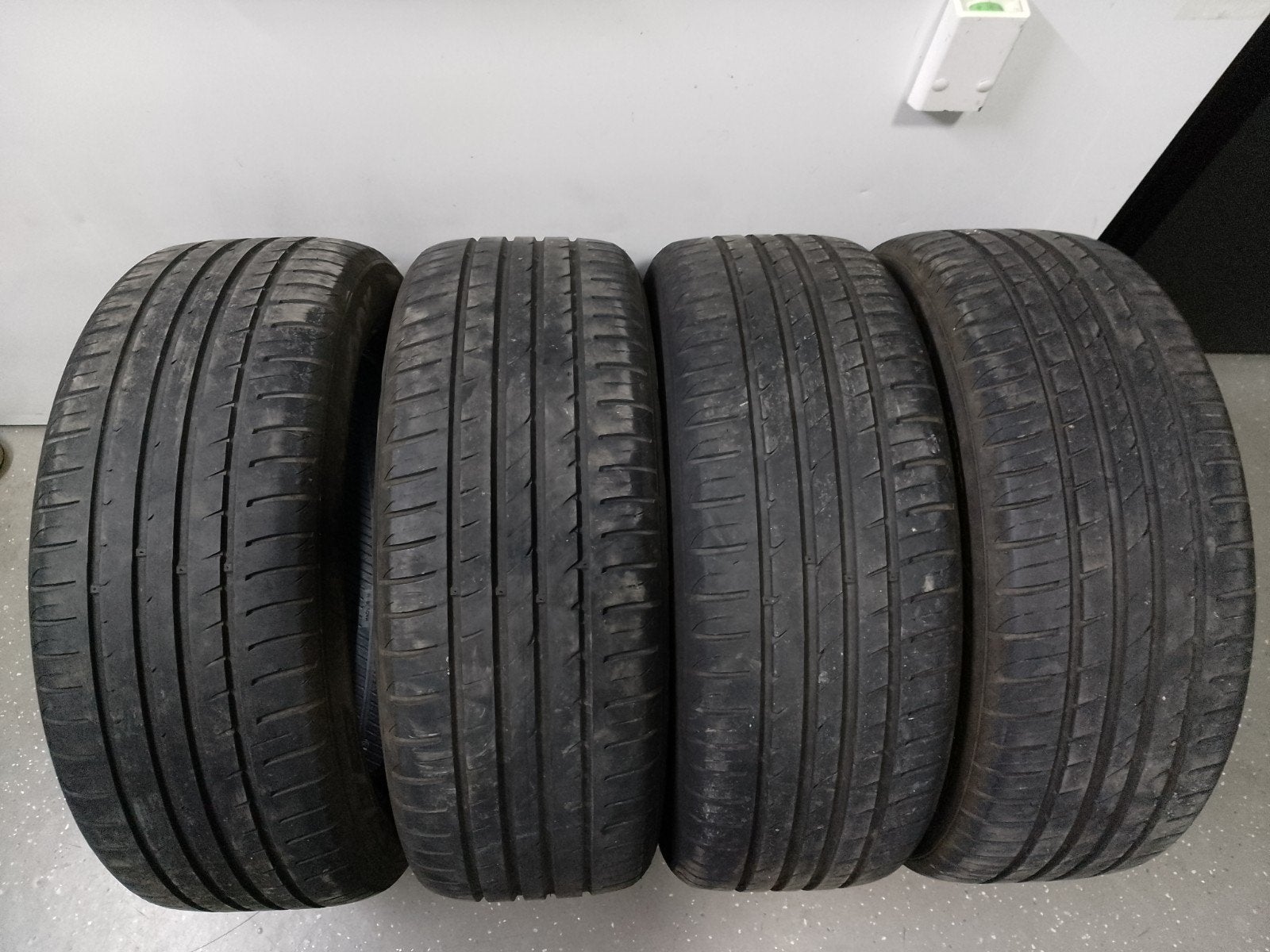 Pneu Hankook 215/55/17, Autos : Pièces & Accessoires, 215 mm, Véhicule de tourisme, Pneus été, Enlèvement