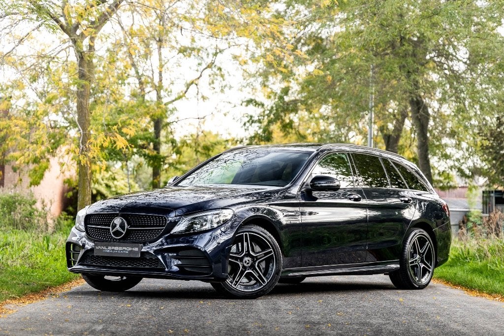 Mercedes C300de AMG Break * Pano * Burmester * Multibeam, Autos, Cuir, Entreprise, Entretenue par le concessionnaire, 5 portes