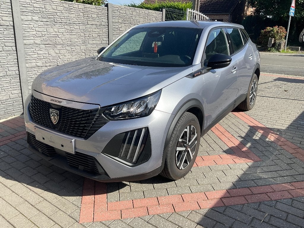 Peugeot 2008 Édition Style, 13000km. 04/2026 EURO6e, Argent ou Gris, Achat, Euro 6, 5 portes