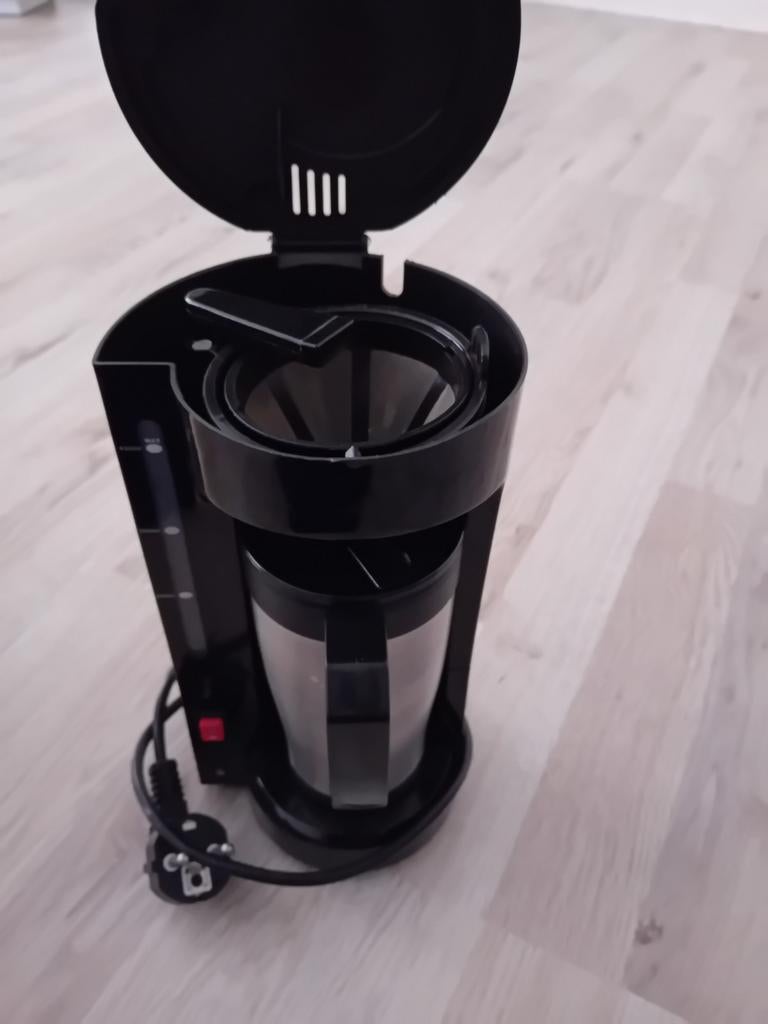 Handige koffiezetapparaat met thermokan//beker, Elektronische apparatuur, Koffiezetapparaten, 2 tot 4 kopjes, Ophalen, Zo goed als nieuw
