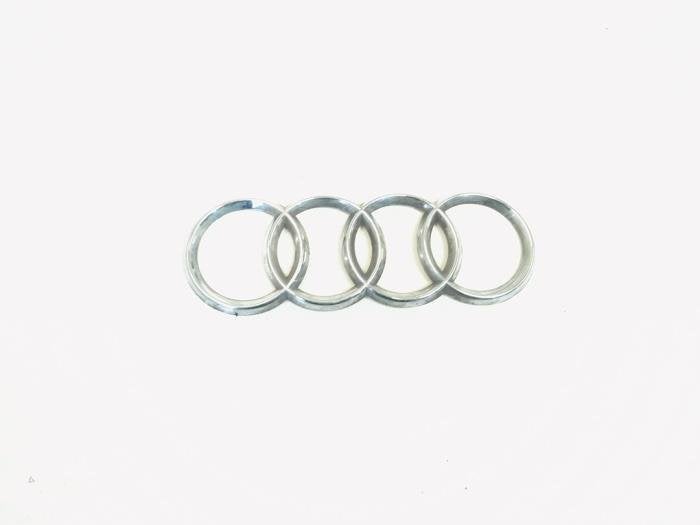 Emblème d'un Audi A4, -, 3 mois de garantie, Audi, Utilisé