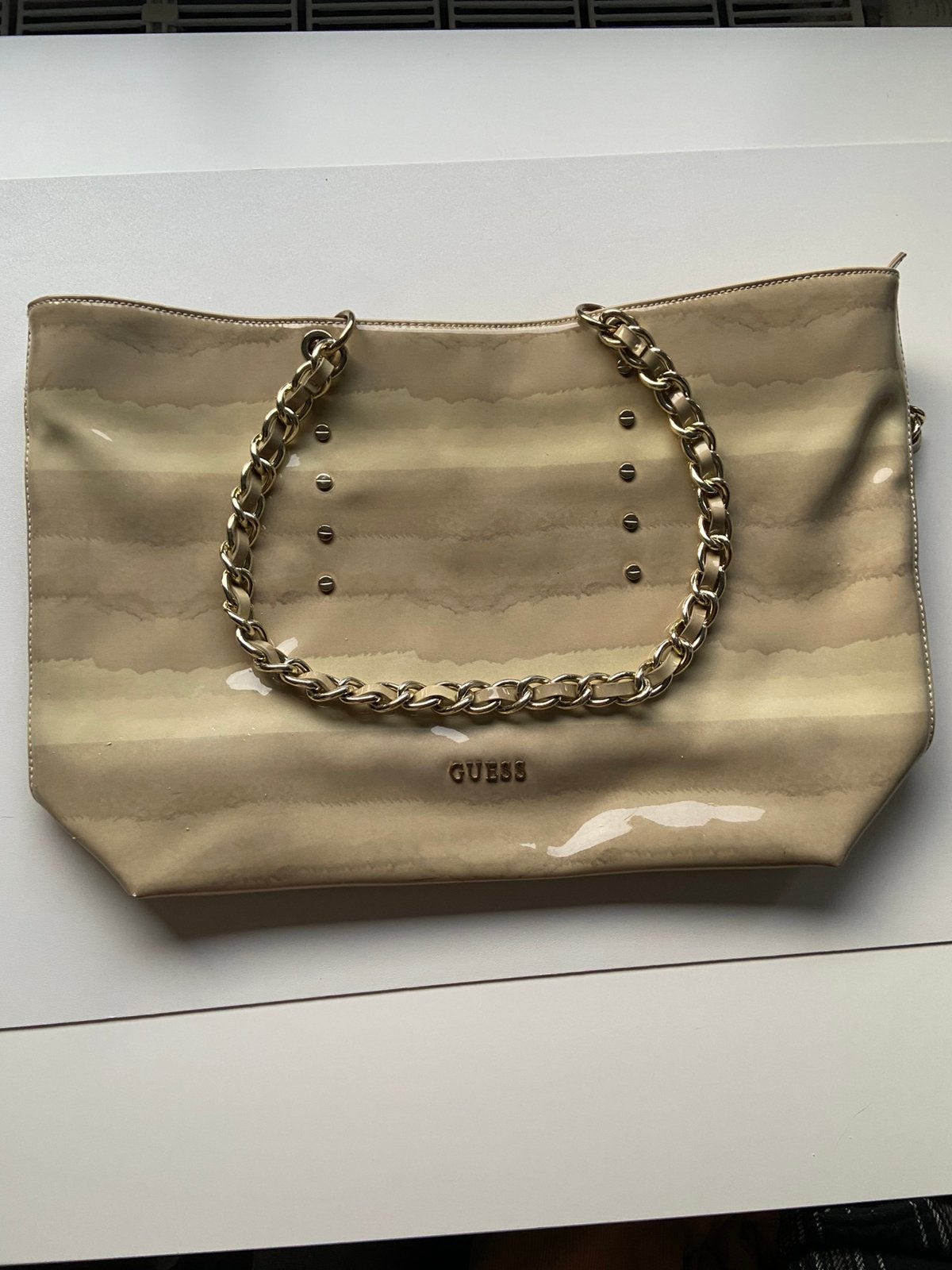 Sac à main Guess dans les tons vert kaki, Enlèvement, Comme neuf, Autres couleurs, Sac à main