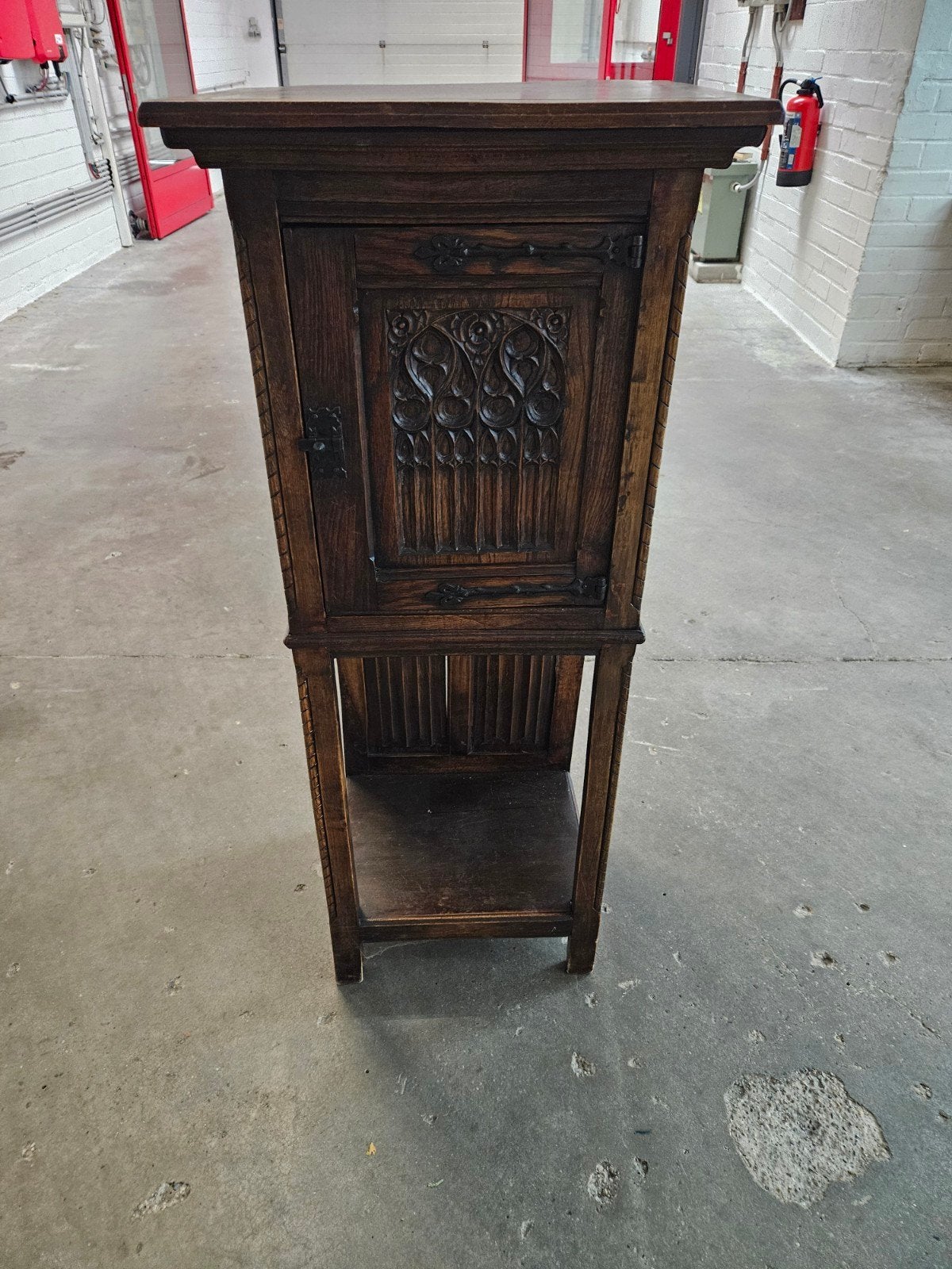Petite armoire très ancienne en bois noble, Enlèvement
