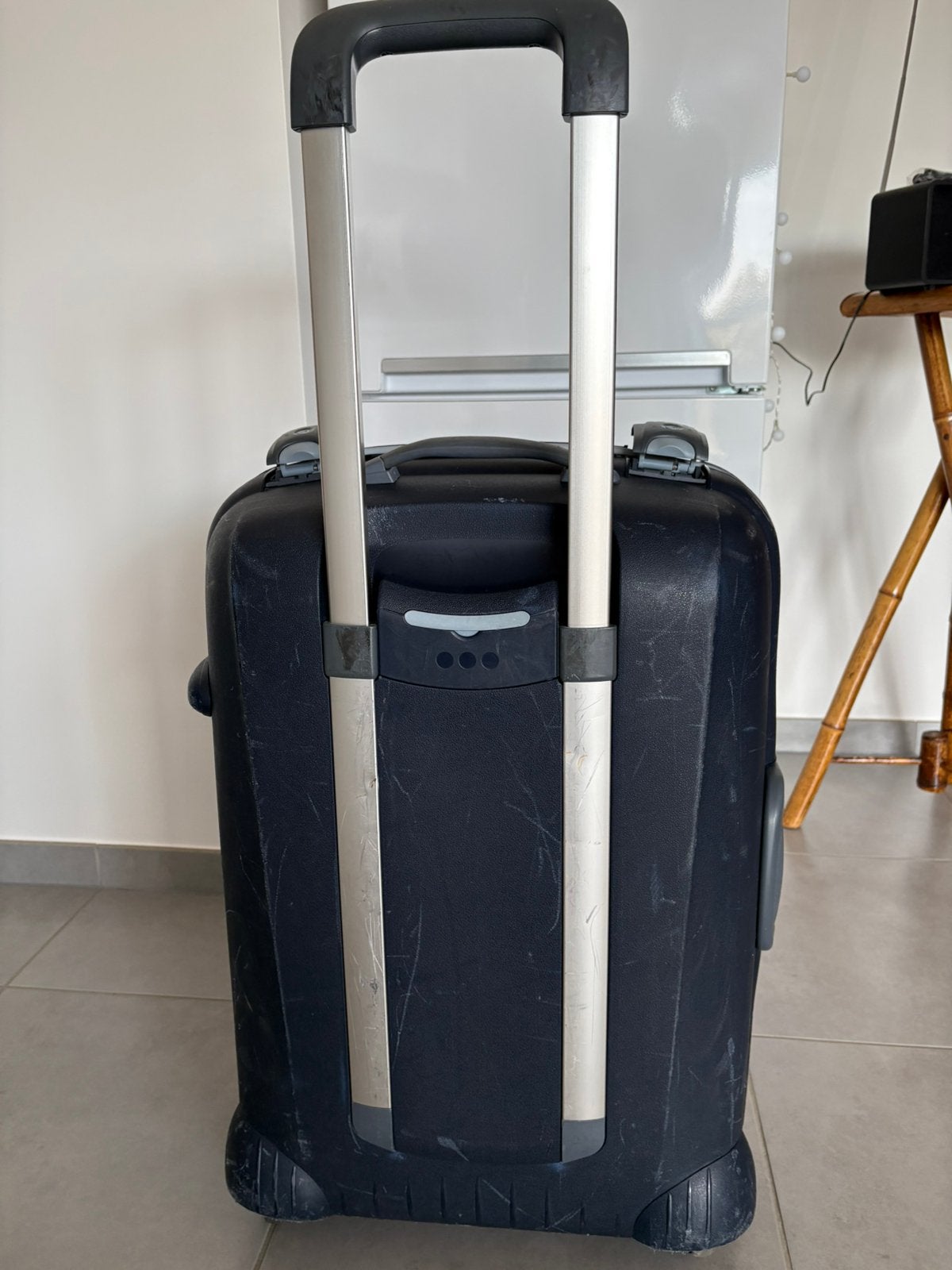 Valise bleue, Handtassen en Accessoires, Koffers, Gebruikt, Hard kunststof, Minder dan 35 cm, Wieltjes