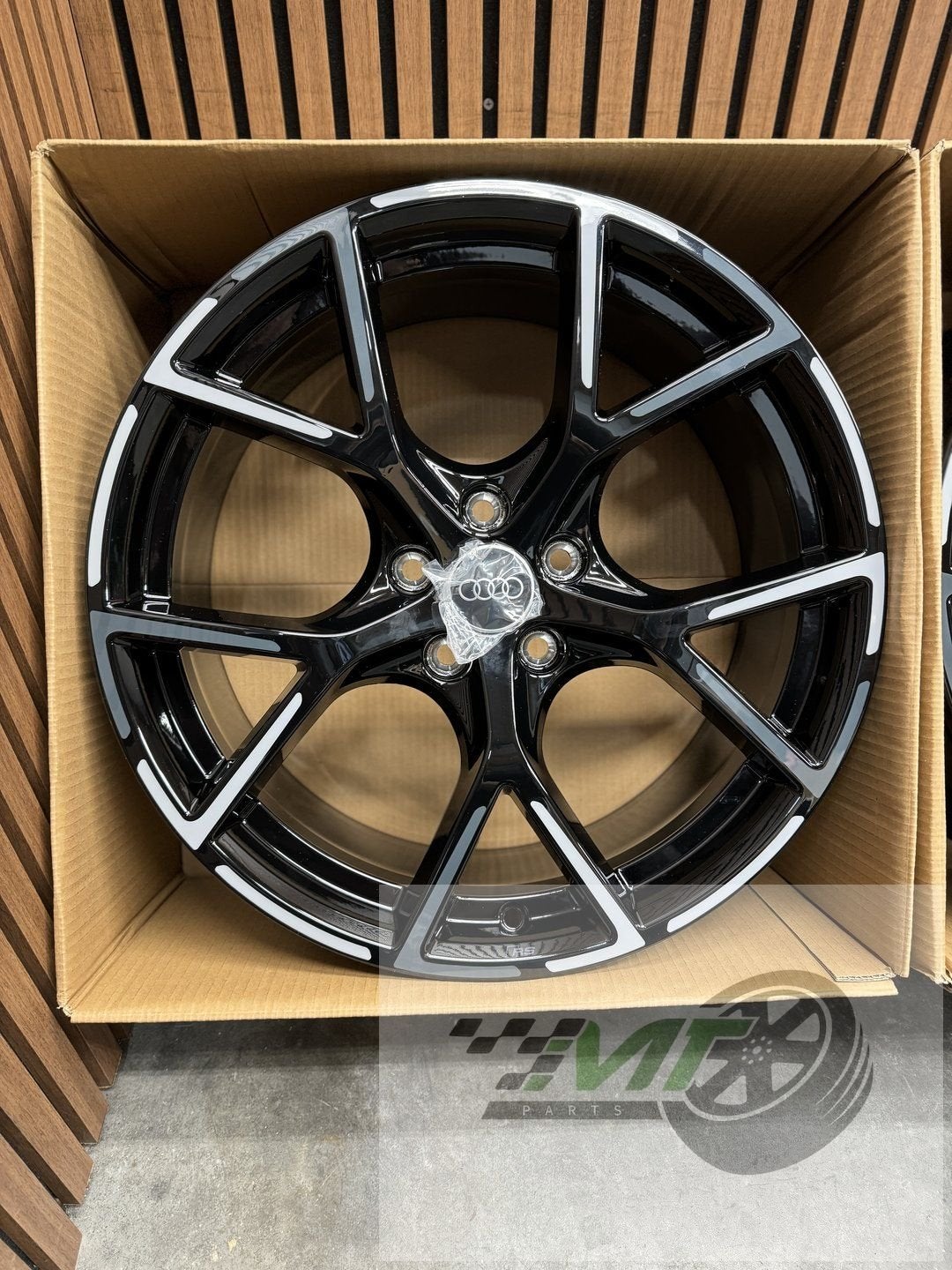 Jantes 19" Audi RS3 8Y 8Y0601025BP ET25 NEUVES d'origine, Neuf, - Audi AG, Véhicule de tourisme, -
